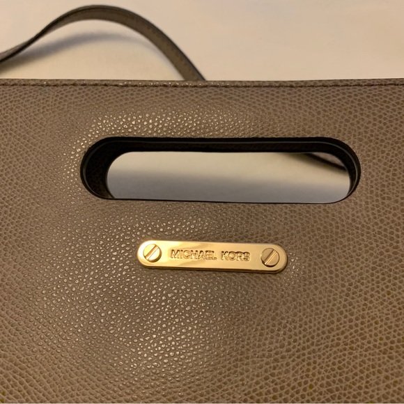 Michael Kors clutch - Picture 2 of 7